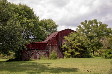Obraz premium old barn in the countryside