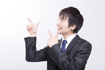 指差しをするビジネスマン