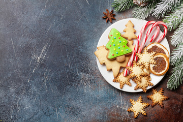 Fototapeta na wymiar Christmas greeting card with fir tree and gingerbread cookies