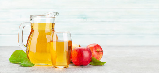 Apple juice and red apple fruits