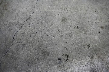 Wall with small cracks