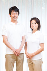 笑顔の介護士