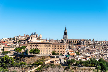 Fototapeta na wymiar Toledo cityscape on summer day, panoramic view