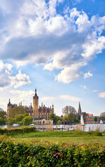 Obraz premium Boats on the Schwerin lake with the castle in the background.