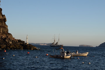 Fischerboote vor Santorini