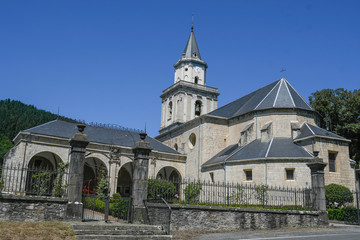 Fototapeta na wymiar Sanctuary of Our Lady of the Encina in Arceniega