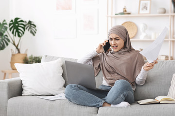 Obraz premium Remote Business Stress. Angry arabic businesswoman having problems while working at home
