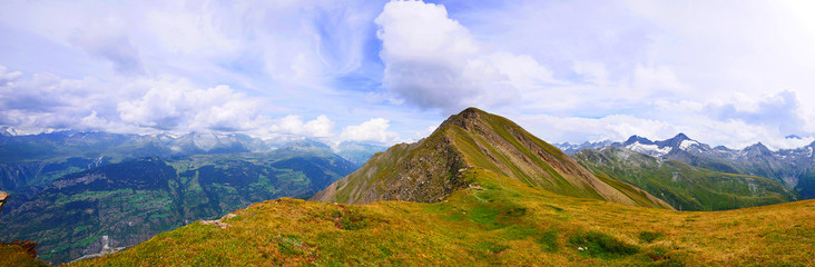 Fototapeta premium Folluhorn, Schweiz: Panorama um den benachbarten Gipfel das Fülhorn