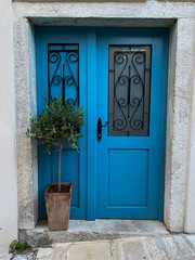 Fototapeta premium blue door in a stone wall