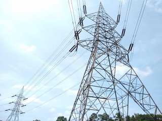 Electricity transmission tower