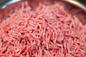 ボウルに入ったミンチ肉