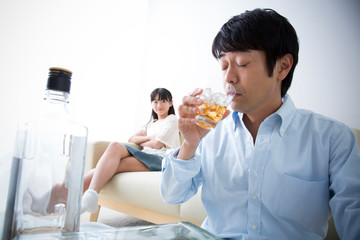 アルコール依存症の父親