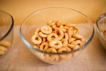 Ciotola di vetro con taralli