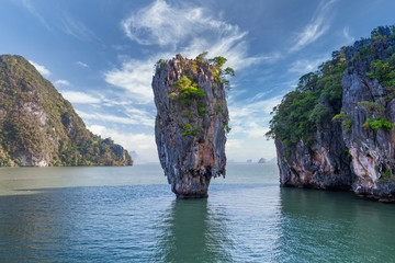 Fototapeta premium James Bond Island or Khao Phing Kan, Ko Tapu, Phang Nga Bay,Phang Nga Province, Thailand 