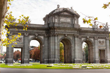 Obraz premium Memorial Arch in the streets of Madrid, Span