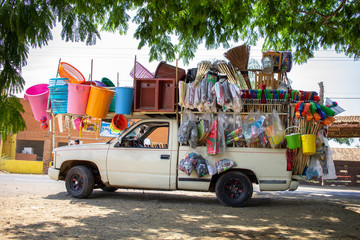 Vendedor ambulante latino mexicano vehículo comercio informal negocio emprendedor comerciante...