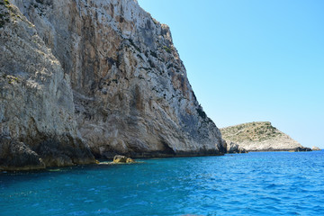 Fototapeta na wymiar view of the blue Mediterranean sea and cliffs