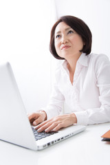 デスクワークするＯＬ