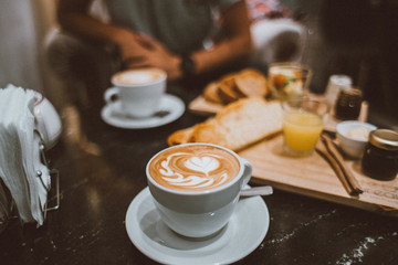 desayuno con un cafe de especialidad