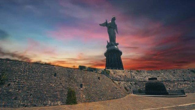 Panecillo de Quito, monumento a la virgen del panecillo. Pichincha, Ecuador
