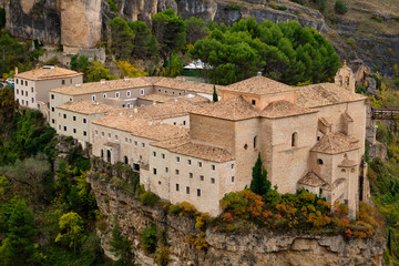 Obraz premium Hanged Houses in the city of Cuenca, Spain. Touristic houses built on the rocks of a cliff.