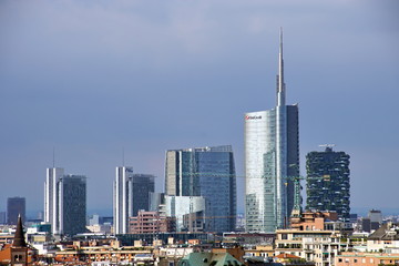 Fototapeta premium Panoramiczny widok z lotu ptaka Mediolan. Mediolan to stolica Lombardii i drugie pod względem liczby ludności miasto we Włoszech.