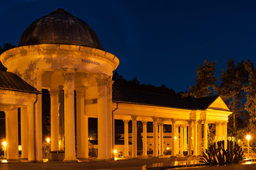 Kolonnade der Karolinaquelle in Marienbad