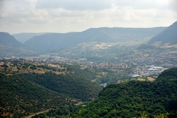 La vallée du Tarn et Millau en arrière plan