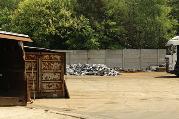 Wysypisko śmieci i odpady metalowe - obrazy, fototapety, plakaty
