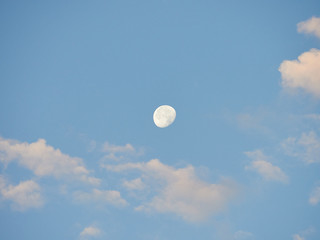 La luna decreciente por la mañana
