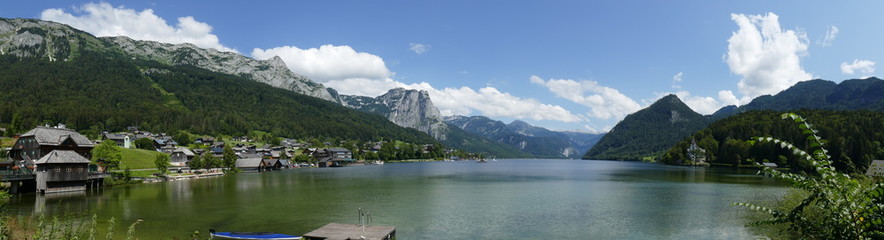 Fototapeta na wymiar Panorama Grundlsee, Österreich