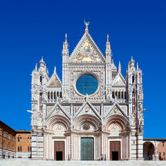 Fototapeta na wymiar Tuscany impressions in Siena with basilica di san domenico, Italy.