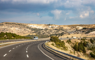 the road to the mountains