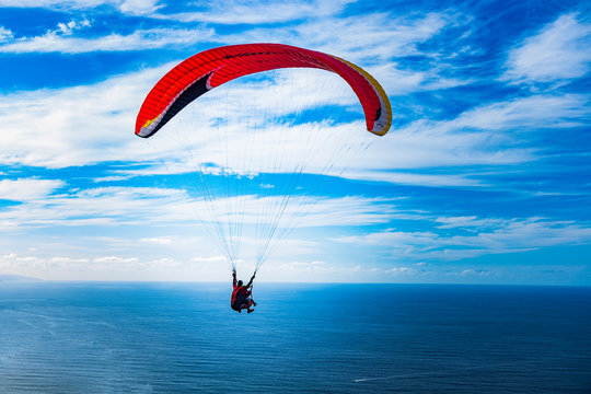 Parapentistas desde Orio-Donostia