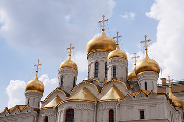 Fototapeta na wymiar Detalle de las cúpulas de la catedral de la Anunciación, Moscú.