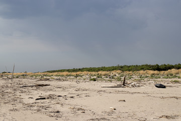 Fototapeta na wymiar Bivacco in spiaggia