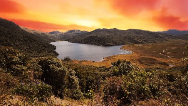 Laguna de San Marcos en los andes del Ecuador, Provincia de Pichincha