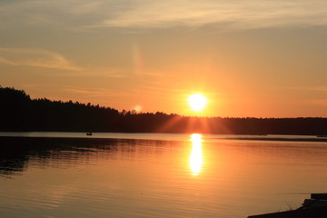 Obraz premium sunset over lake