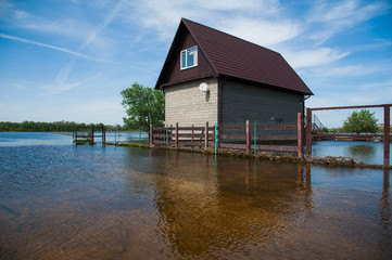 Fototapeta na wymiar Spring flooding in the village