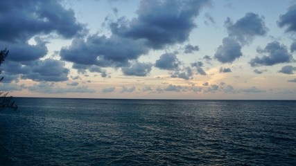 Fototapeta premium sea, sky, ocean, water, cloud, clouds, blue, horizon, nature, sunset, sun, summer, beach, landscape, seascape, beautiful, view, wave, waves, sunrise, nobody, travel, cloudy, lake, day