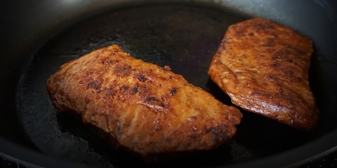 Cooking vegan steaks in a pan