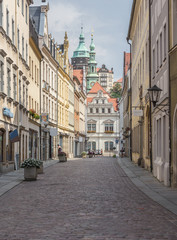 Fototapeta na wymiar Blick auf den Marktplatz in Pirna über die Schössergasse