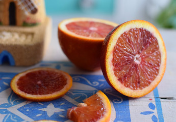 Fototapeta na wymiar Jugo de naranja roja, tipico en sicilia