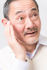 Obraz premium 歯が痛いシニア男性