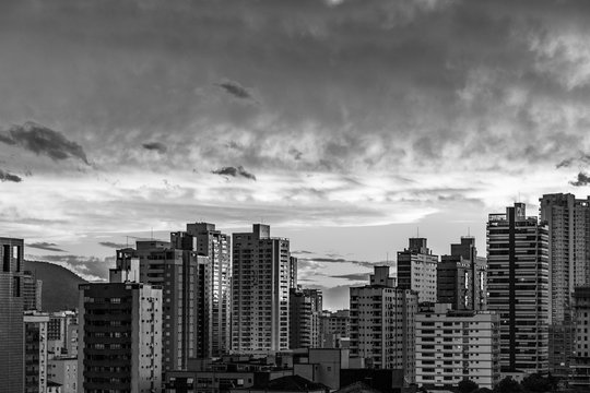 Fototapeta paisagem urbana em preto e branco