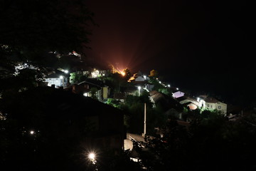 pueblo de noche 