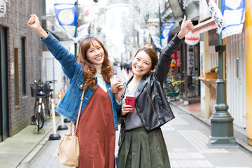 遊びに出かける女性