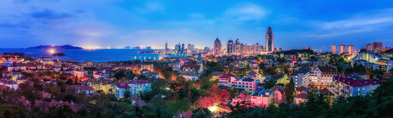Fototapeta na wymiar Qingdao's beautiful coastline and architectural landscape skyline