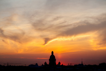 Fototapeta premium Sunset cityscape of saint petersburg with view of Saint Isaac's cathedral