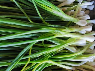 fresh vegetables used for cooking contain vitamins that benefit the body.